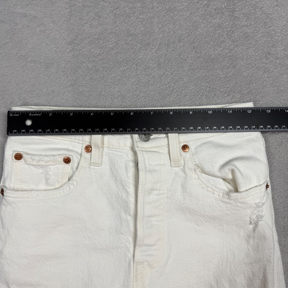Levi's Premium Ribcage Straight Ankle Jeans White Size 24 Distressed Fray Hem - Picture 11 of 16